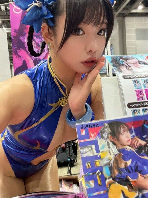 博主分享《街头霸王》春丽COS：大雷肉腿诱惑力拉满！