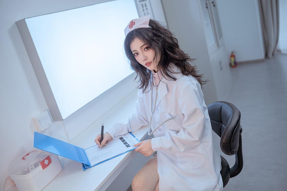 23岁萌系Coser桃良阿宅:凭《猫耳女仆》圈粉百万,这才是二次元 “活角色”!