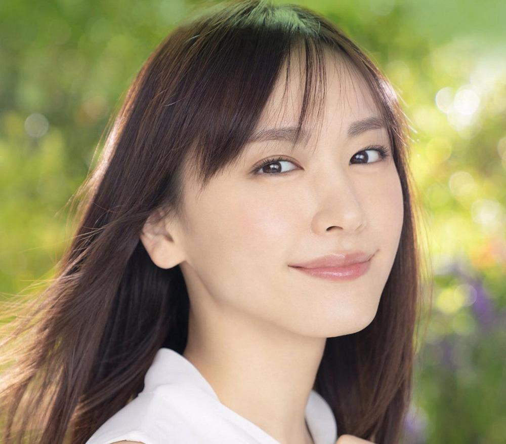 新垣结衣2025年再登人气榜首!从演员到制片人