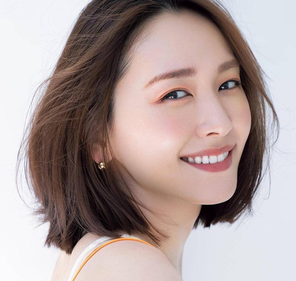 新垣结衣2025年再登人气榜首!从演员到制片人