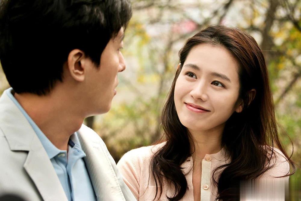 孙艺珍闪耀威尼斯电影节，产后复出状态引关注