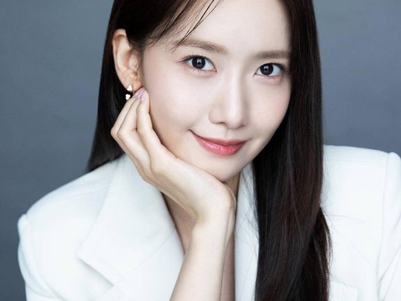 林允儿双线发力：新剧收视登顶+雪花秀活动惊艳全场